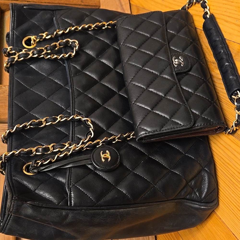 CHANEL Vintage Black Leather Quilted Shoulder Bag With Wallet - Picture 3 of 17